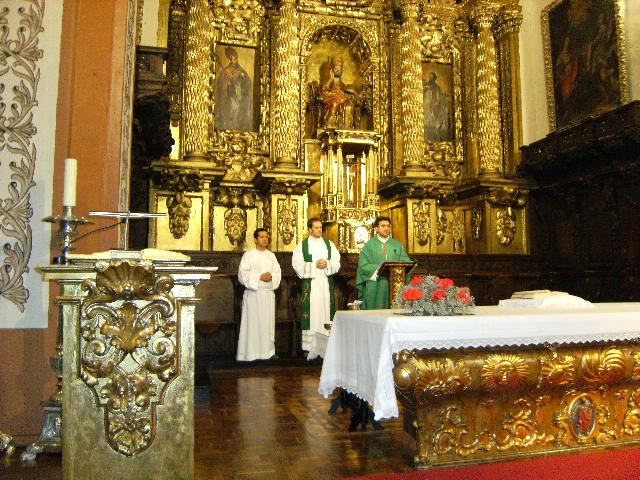 En la Misa, que presidió Javier, con Daniel y Norbei